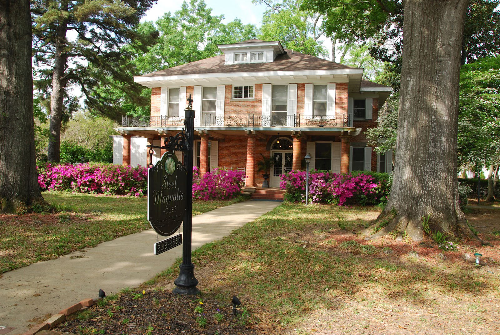 'Steel Magnolias' Home Hits the Auction Block