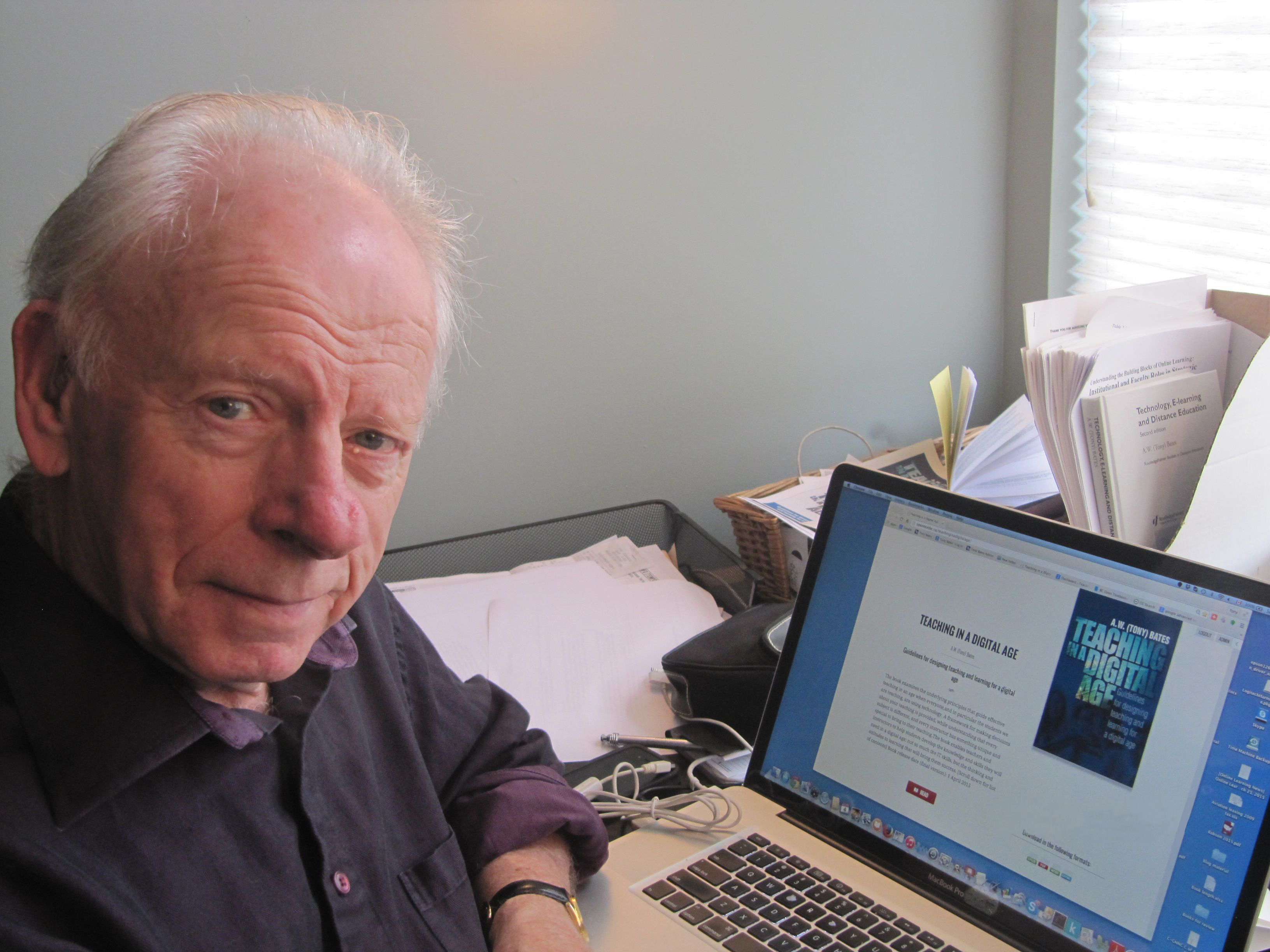 Dr. Tony Bates, Contact North | Contact Nord Research Associate 