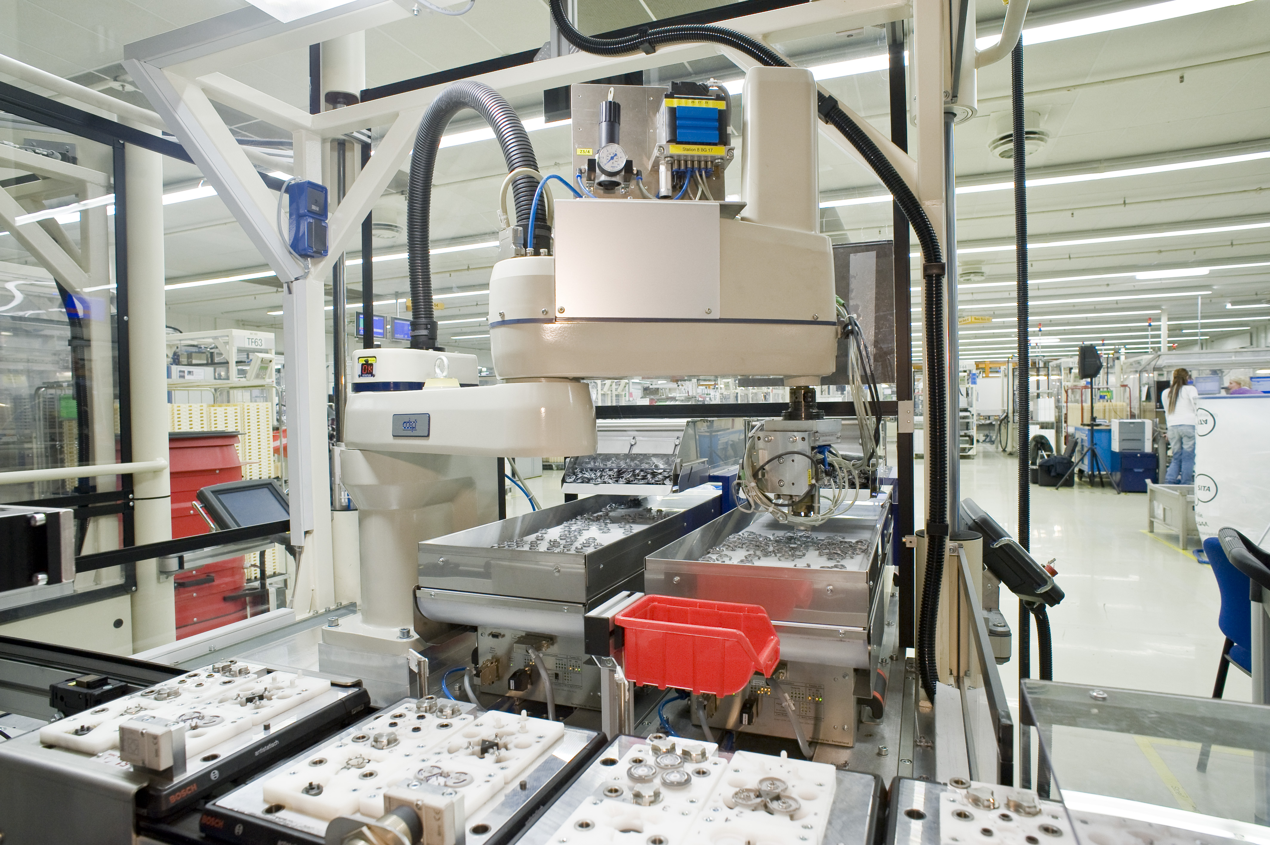 Adept flexible feeding solution chosen by Philips