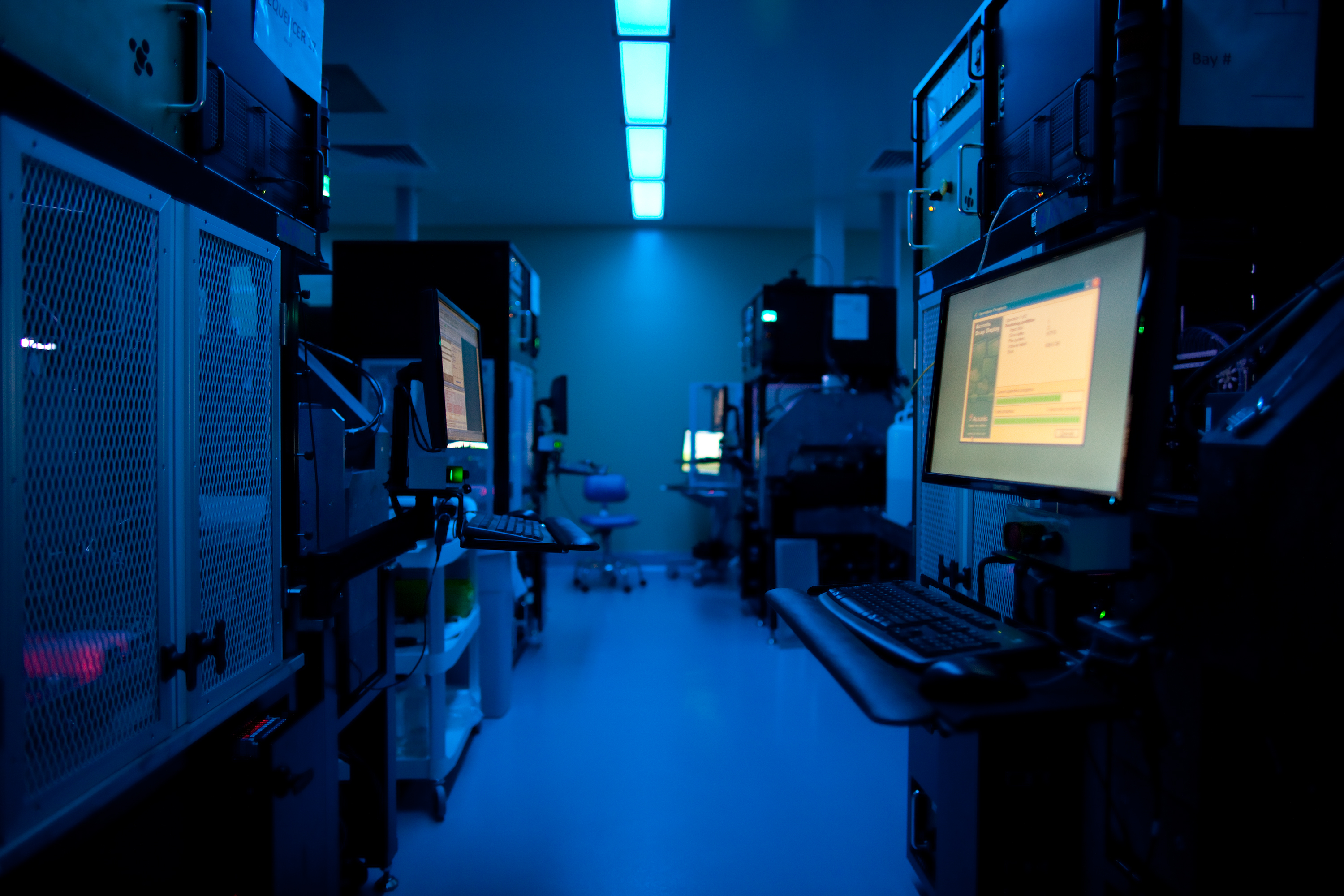 Complete Genomics Sequencing Lab