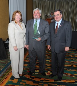 Pull-A-Part accepts the 2014 Tennessee Air Quality award. 