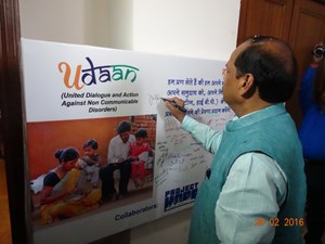 Honourable Chief Minister of Jharkhand Mr. Rahgubar Das signs wall of commitment