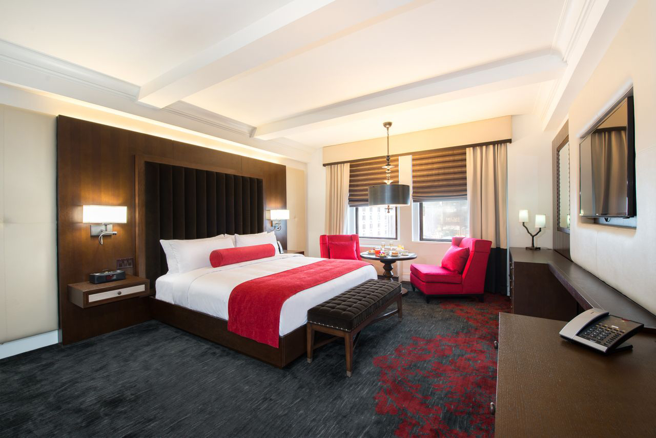 St Giles King With Round Table