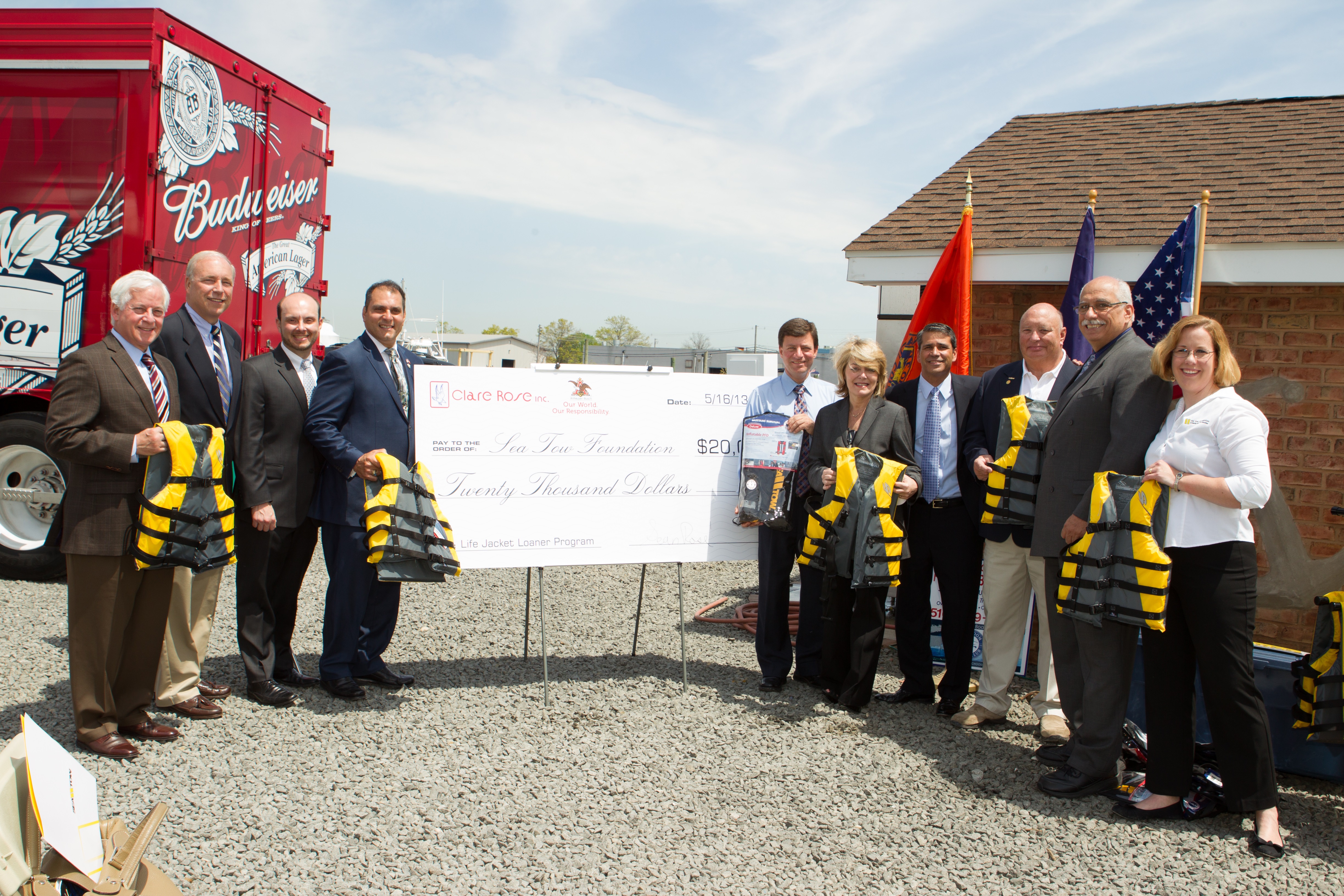 2013 National Safe Boating Week Kicks Off With a Splash of Generosity