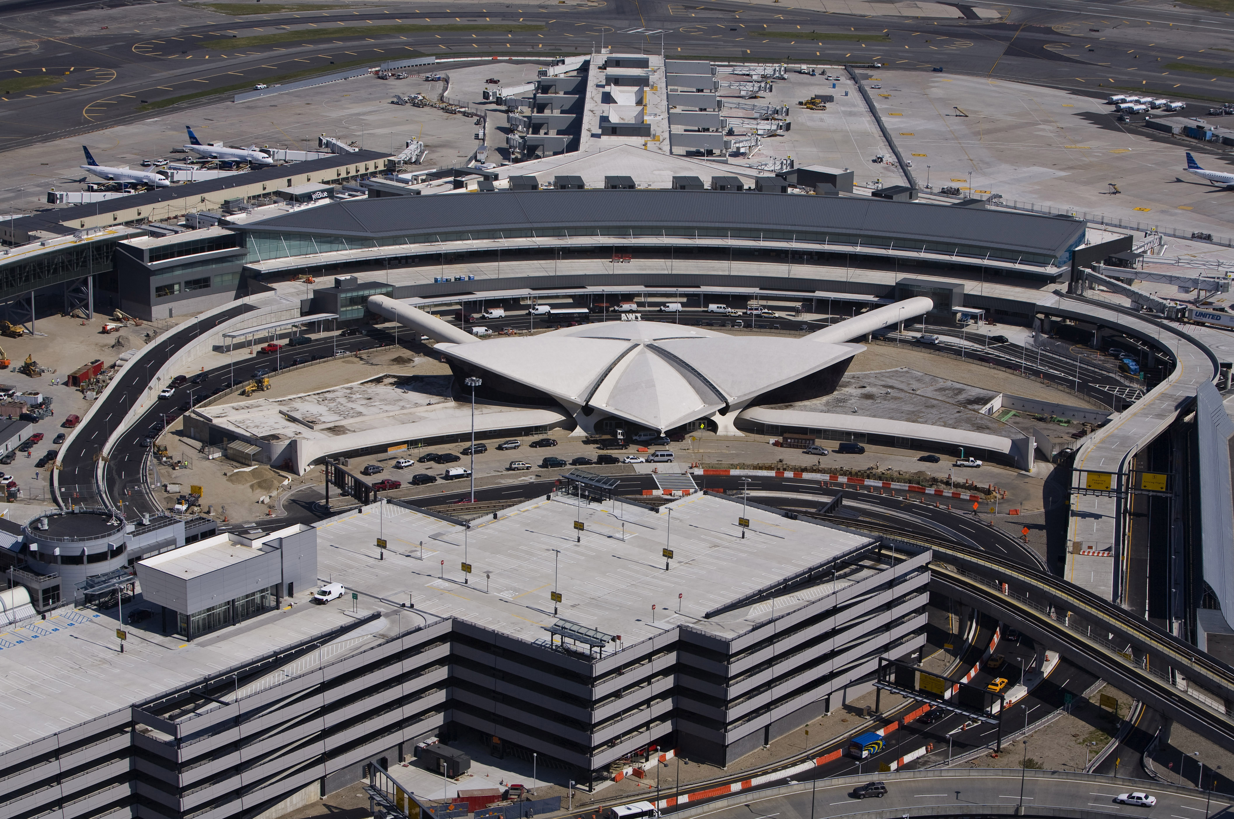 Photo Release -- JetBlue Celebrates New Terminal 5 At JFK
