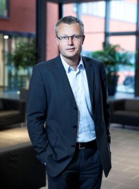 "Vår notering på Stockholmsbörsen är en viktig milstolpe i förvandlingen från ett norskt finansiellt bolag till ett svenskt operativt fastighetsbolag", säger Peter Strand, VD Tribona