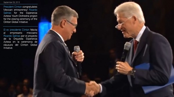 President Bill Clinton congratulates Ricardo Salinas