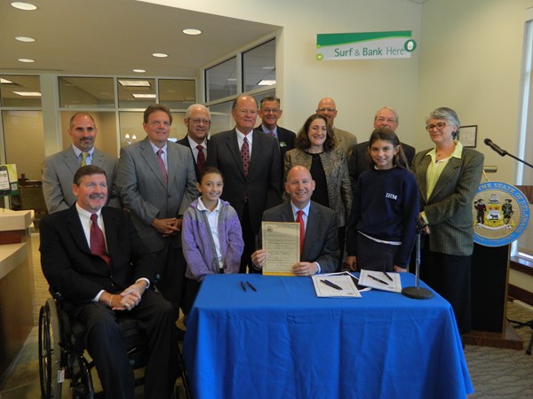 WSFS Hosts Governor Jack Markell At Wsfs Branmar Branch For Bill Signing Event