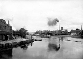 Aktiebolaget Walkiakoski mill site in 1915. Pulp mill on the left and paper mill in the back.