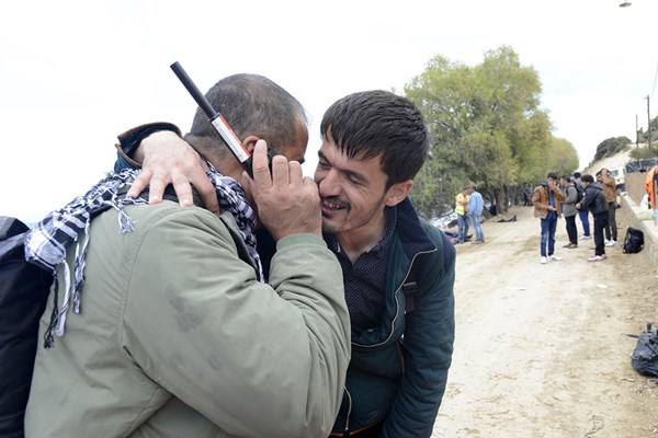 Refugee uses Globalstar satellite phone to call loved one