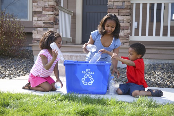 Recycling_family_iStock_000009243925_Large (2)