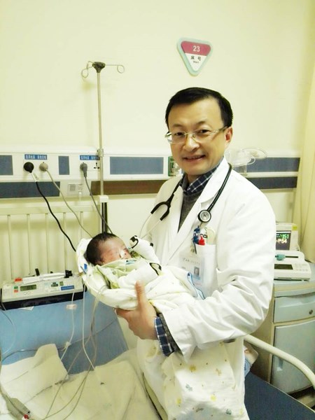 Dr. Zheng Jinhao with baby  Xiao Ji at SCMC