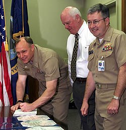 Northrop Grumman Delivers IWO JIMA (LHD 7) to U.S. Navy (d=15769)