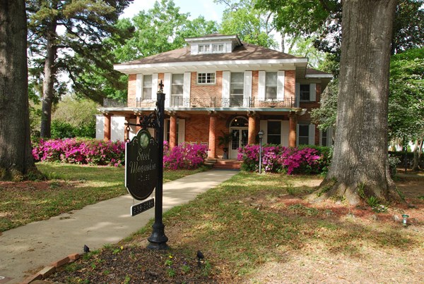 'Steel Magnolias' Home Hits the Auction Block