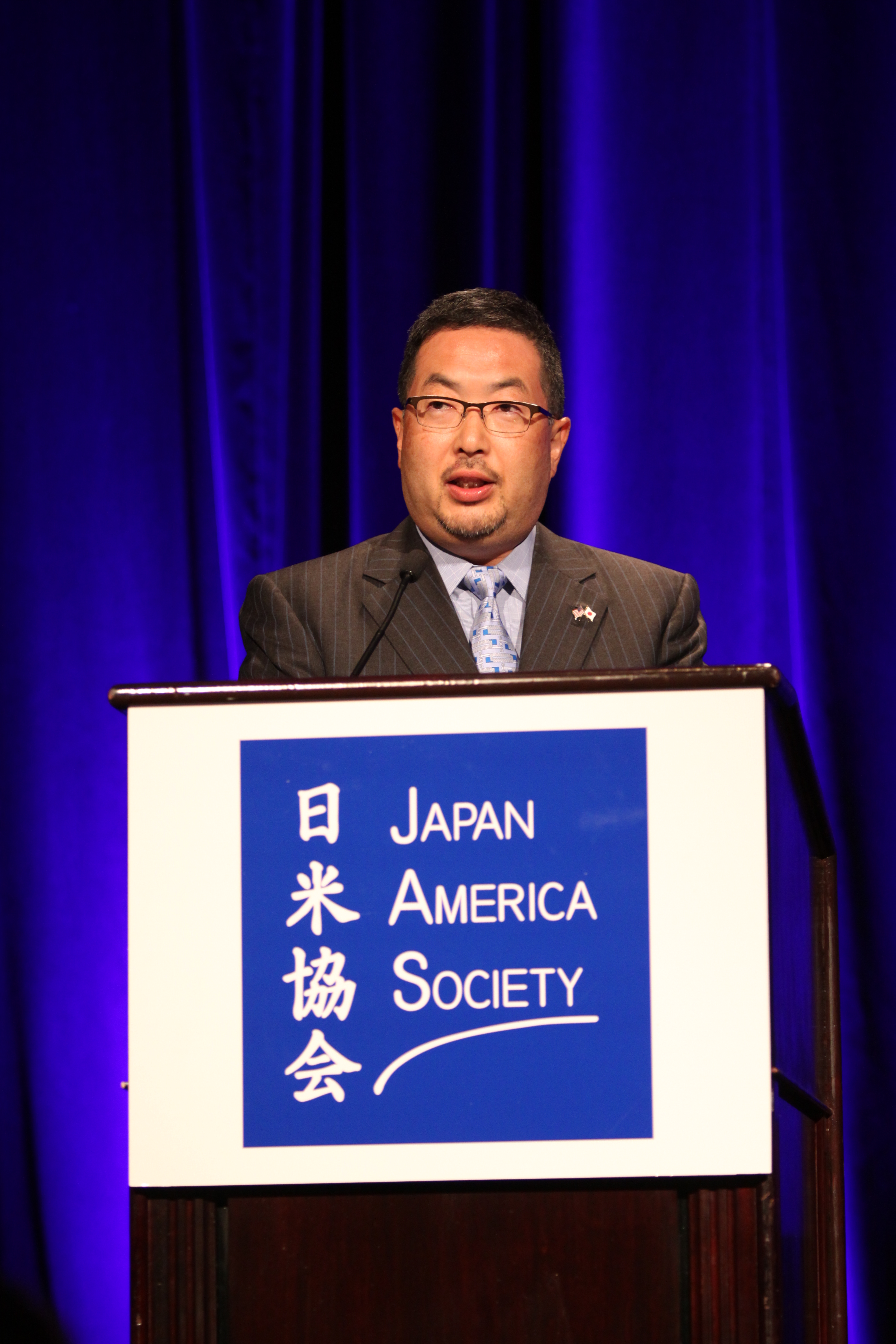 Tomo Mizutani giving his speech.