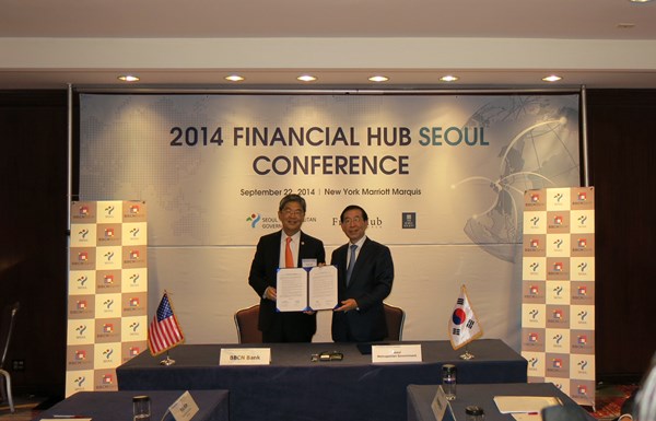 Kevin Kim, President & CEO of BBCN Bank, and Seoul Mayor Won-soon Park
