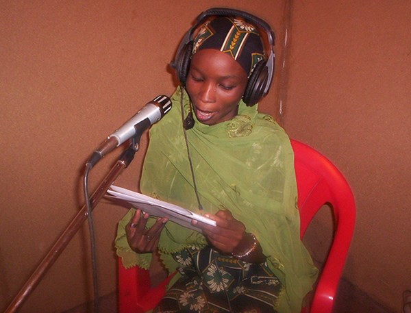 NIGERIA-men-listening-Ruwan-Dare-650